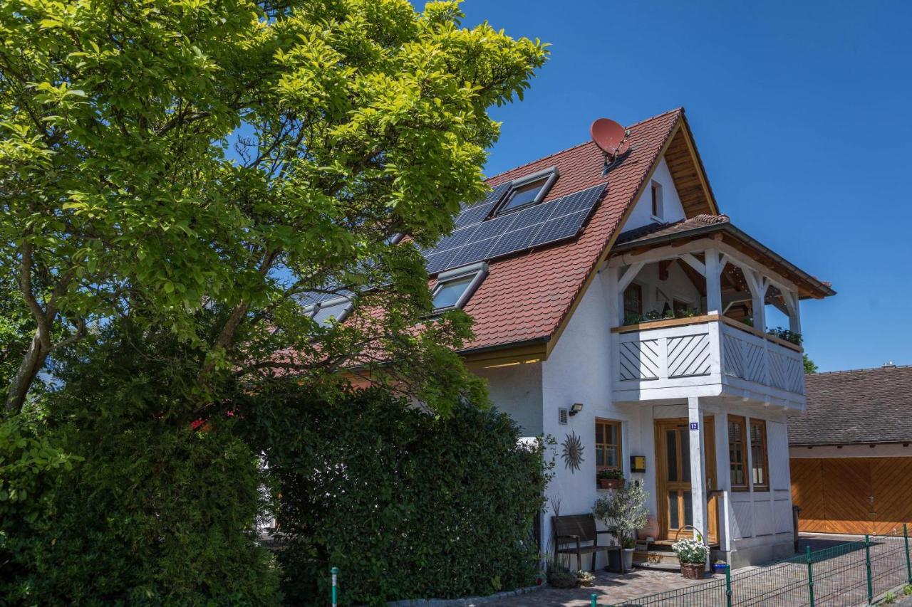 Haus Sonnenschein Gartentraum Apartment Bermatingen Bagian luar foto